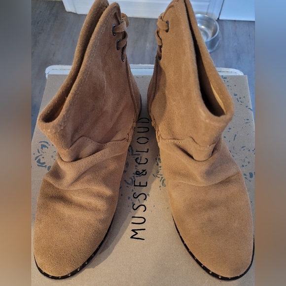 Suede bootie - Picture 2 of 5
